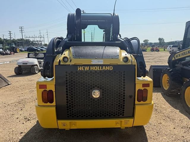 Image of New Holland L220 equipment image 4