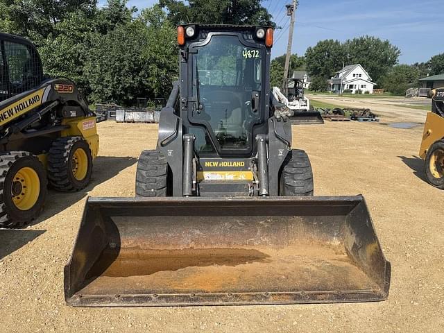 Image of New Holland L220 equipment image 1