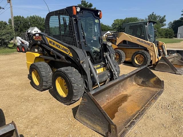 Image of New Holland L220 equipment image 2