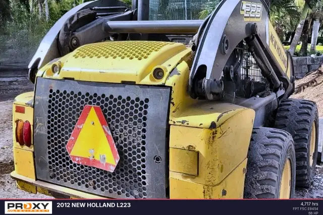 Image of New Holland L223 equipment image 3