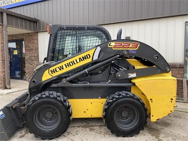 Image of New Holland L223 equipment image 1