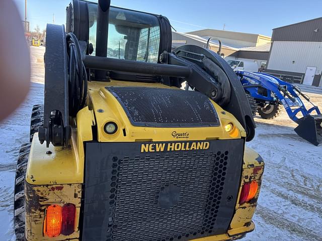 Image of New Holland L223 equipment image 4