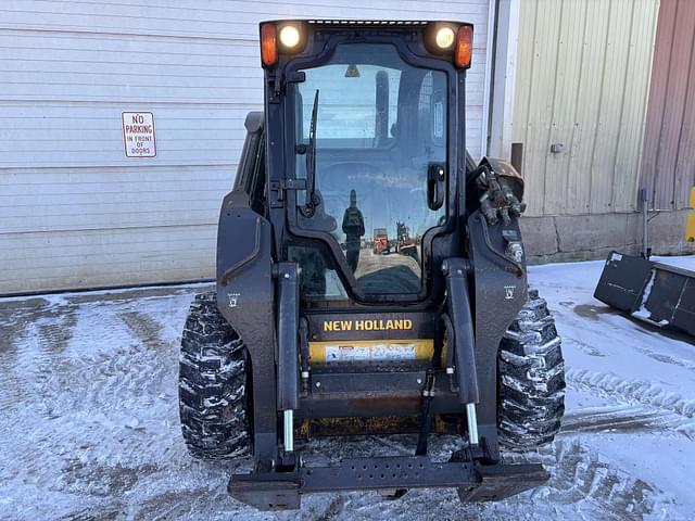 Image of New Holland L223 equipment image 3