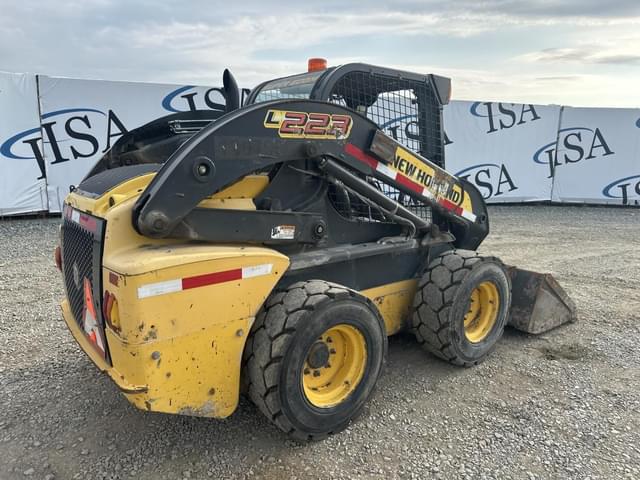 Image of New Holland L223 equipment image 4