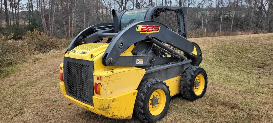 Image of New Holland L225 Primary image