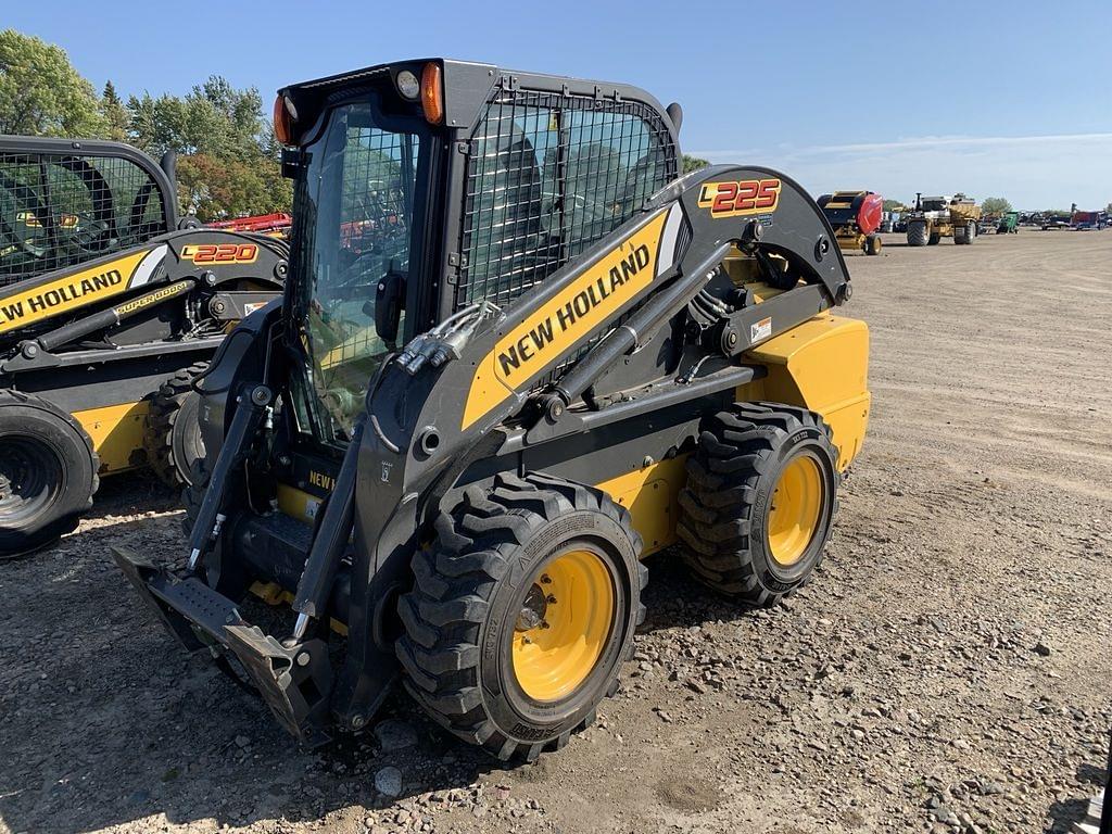 Image of New Holland L225 Primary image