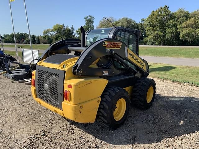 Image of New Holland L225 equipment image 2