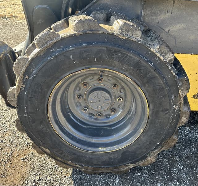 Image of New Holland L225 equipment image 2