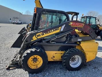 Main image New Holland L225
