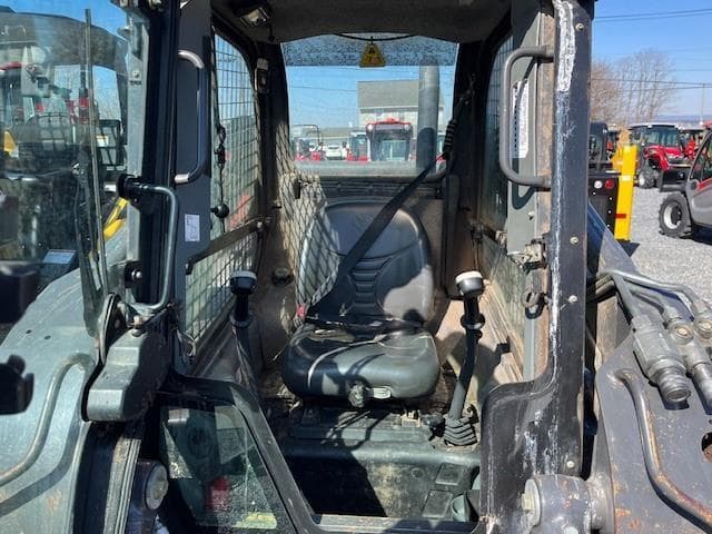 Image of New Holland L225 equipment image 4