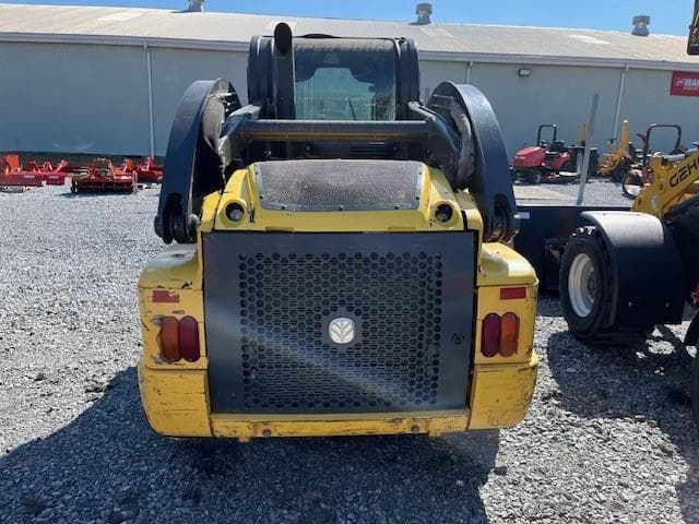 Image of New Holland L225 equipment image 1