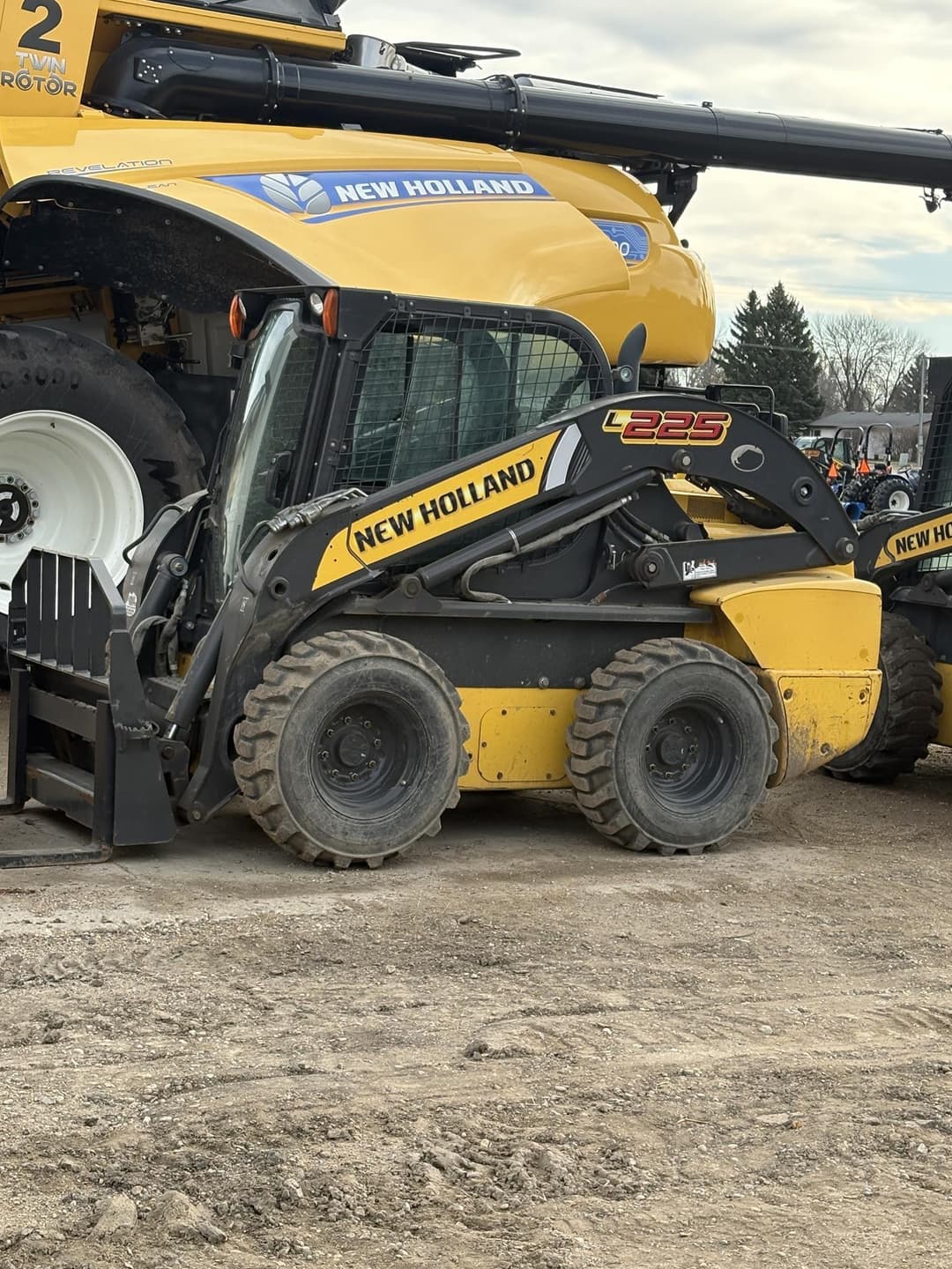Image of New Holland L225 Primary Image