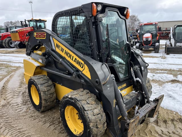 Image of New Holland L225 equipment image 2
