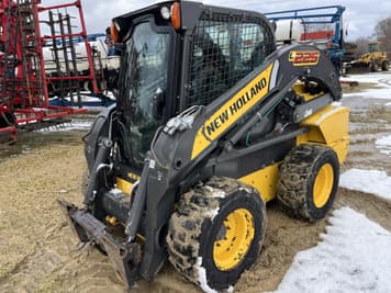 Main image New Holland L225