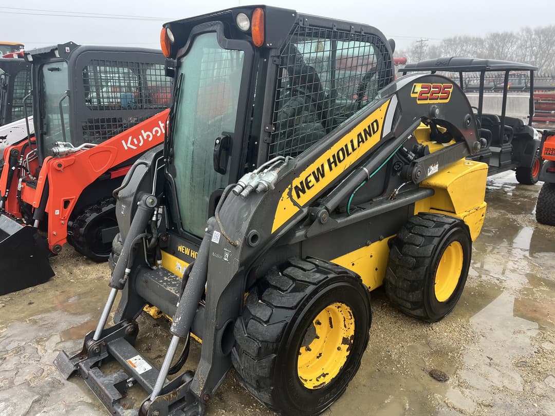 Image of New Holland L225 Primary image