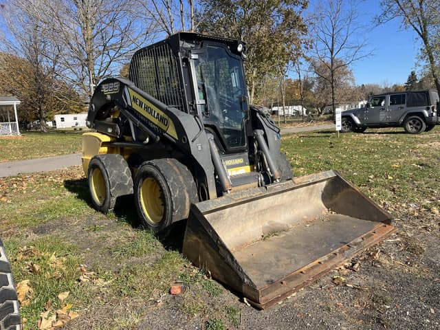 Image of New Holland L225 equipment image 1