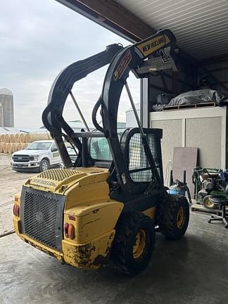 Image of New Holland L225 equipment image 3