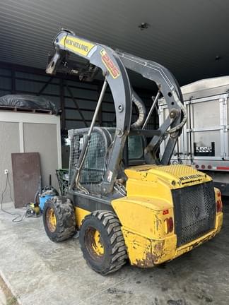 Image of New Holland L225 equipment image 1