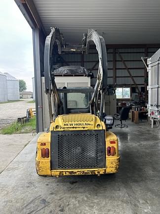 Image of New Holland L225 equipment image 4