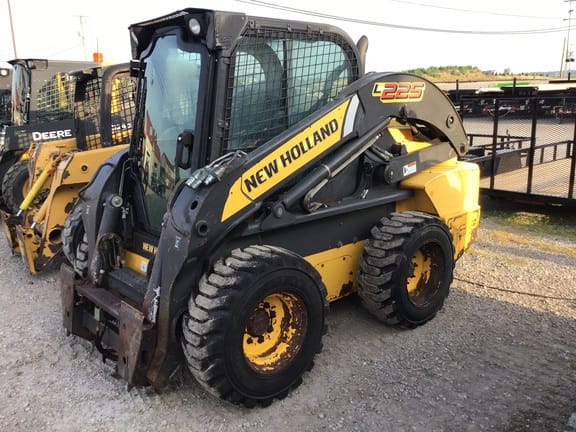 2012 New Holland L225 Equipment Image0
