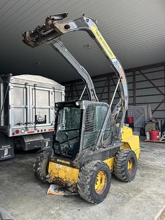 Image of New Holland L225 equipment image 1
