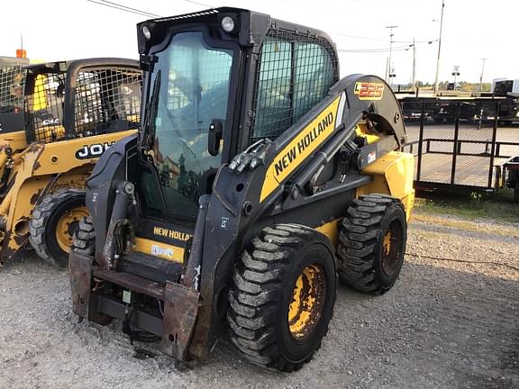 Image of New Holland L225 equipment image 1