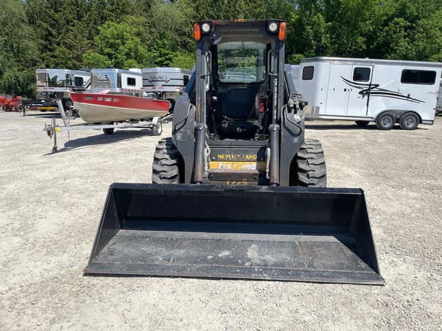 Image of New Holland L225 equipment image 1