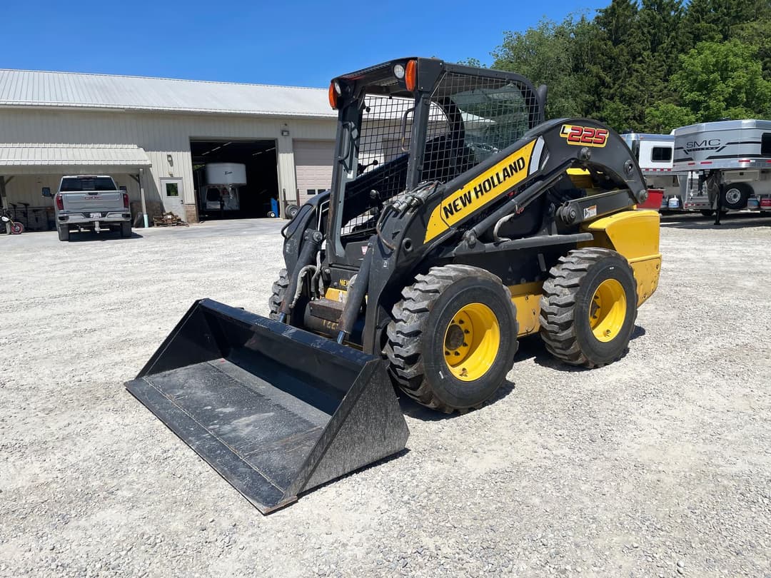 Image of New Holland L225 Primary image