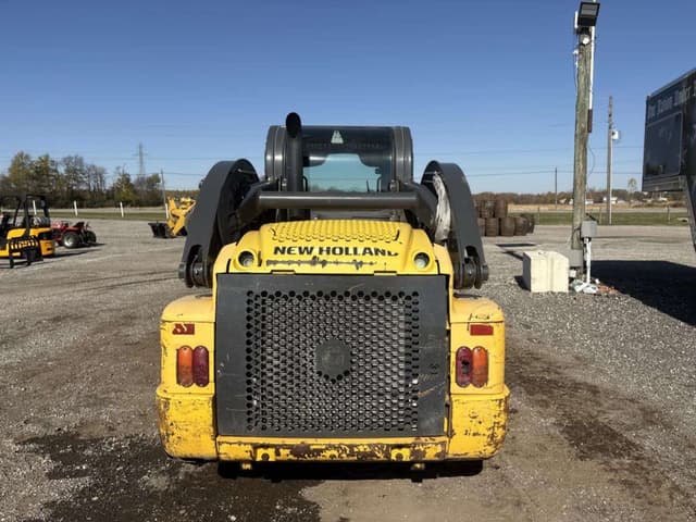 Image of New Holland L225 equipment image 2