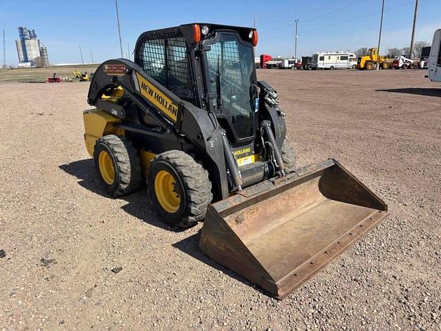 Image of New Holland L225 equipment image 1