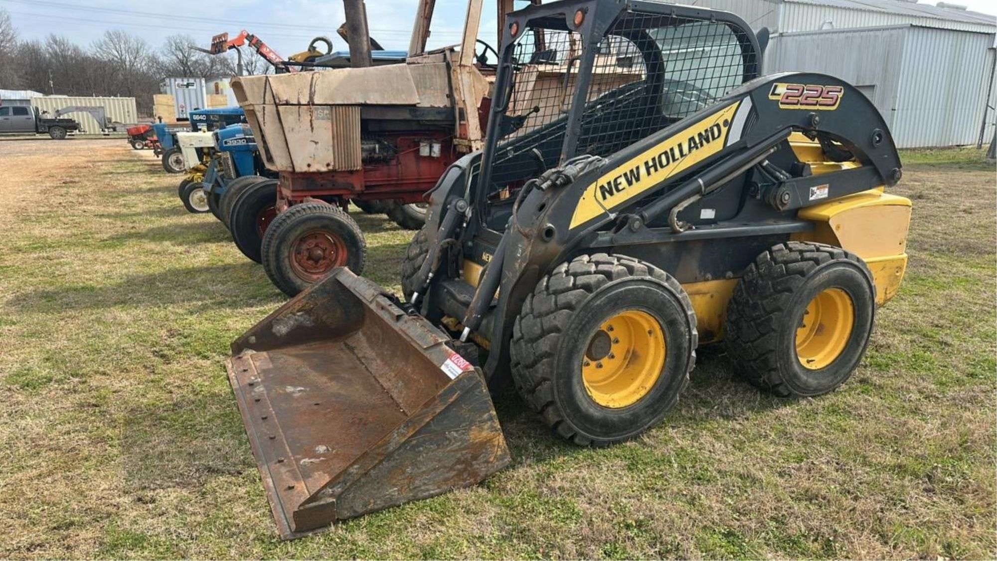 2012 New Holland L225 Equipment Image0