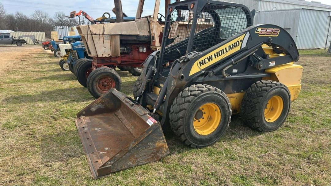Image of New Holland L225 Primary image