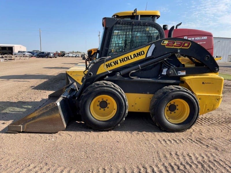 2012 New Holland L230 Equipment Image0