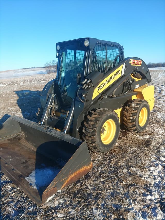 Image of New Holland L230 equipment image 1