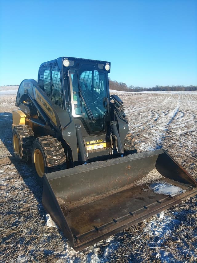 Image of New Holland L230 equipment image 2