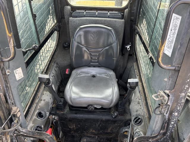 Image of New Holland L230 equipment image 2