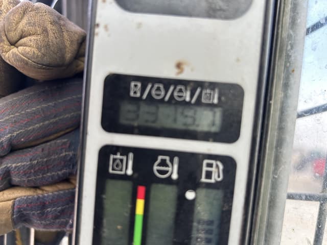 Image of New Holland L230 equipment image 3