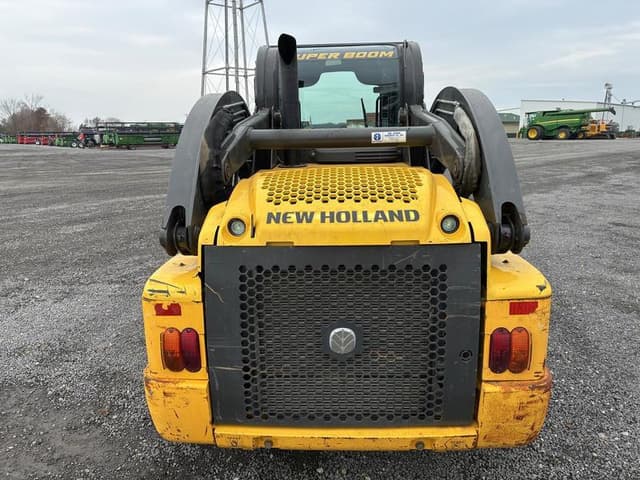 Image of New Holland L230 equipment image 4