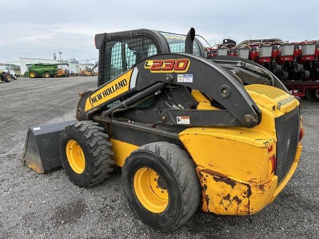 Image of New Holland L230 equipment image 3