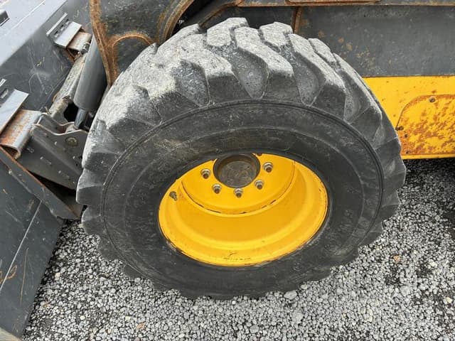 Image of New Holland L230 equipment image 1