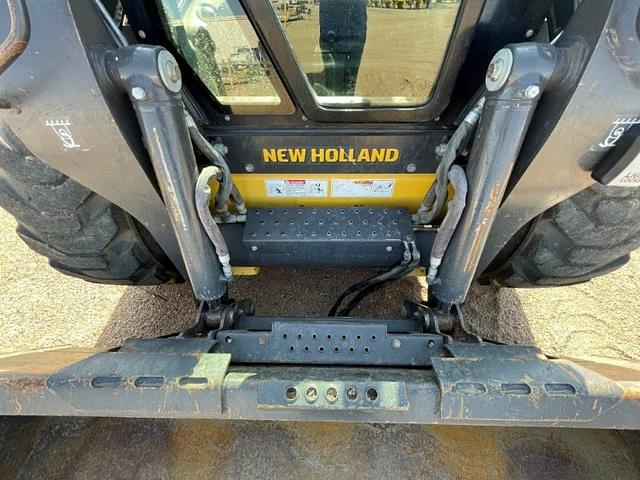 Image of New Holland L230 equipment image 1