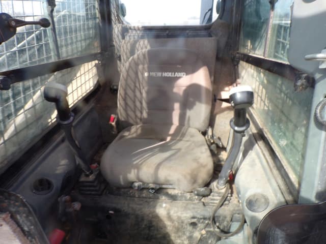 Image of New Holland L230 equipment image 3