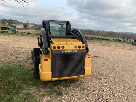 Image of New Holland L230 equipment image 2