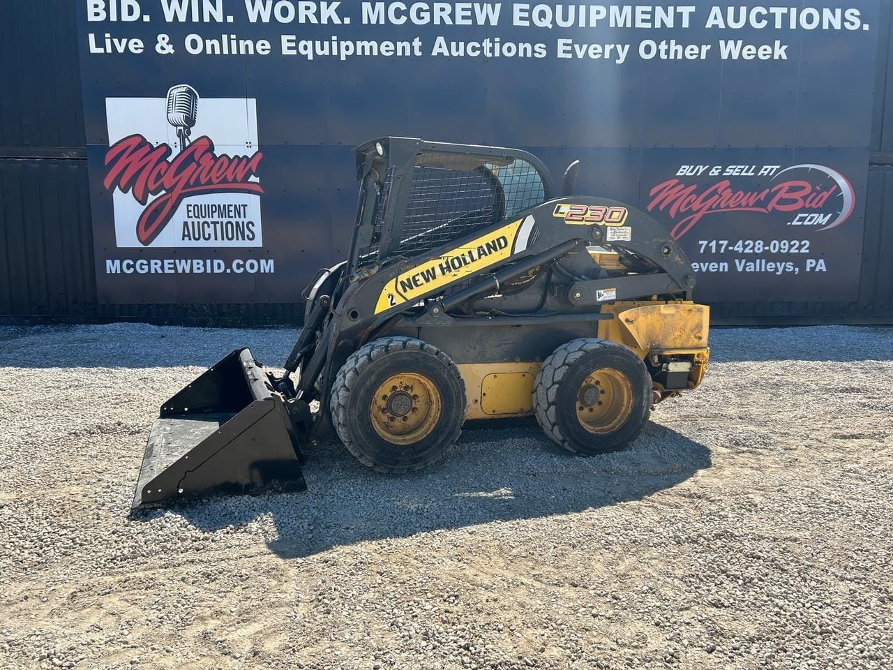 2012 New Holland L230 Equipment Image0