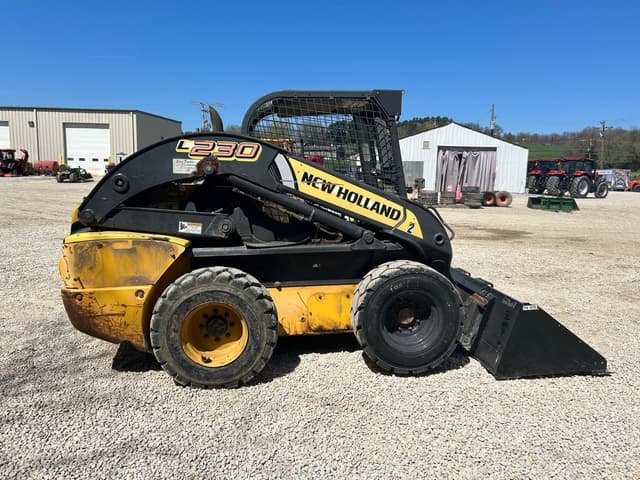 Image of New Holland L230 equipment image 4