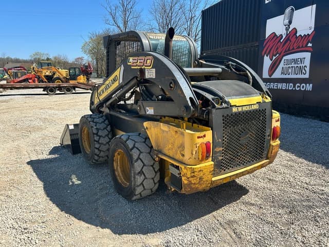 Image of New Holland L230 equipment image 1