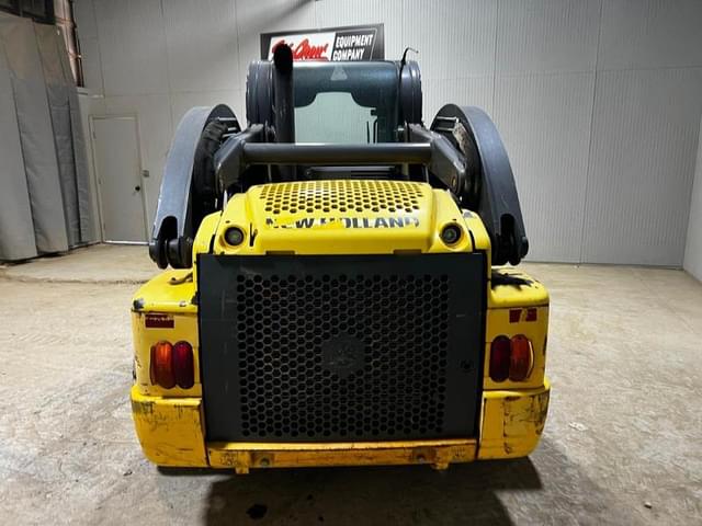 Image of New Holland L230 equipment image 3