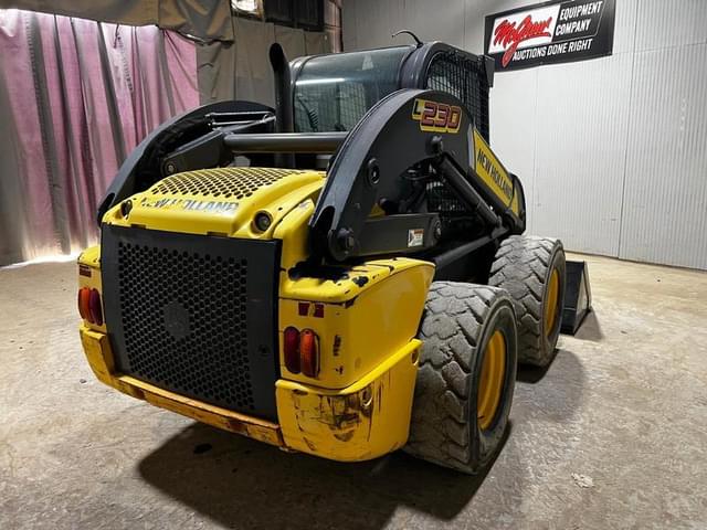 Image of New Holland L230 equipment image 4