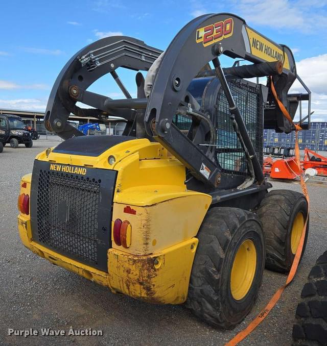 Image of New Holland L230 equipment image 4