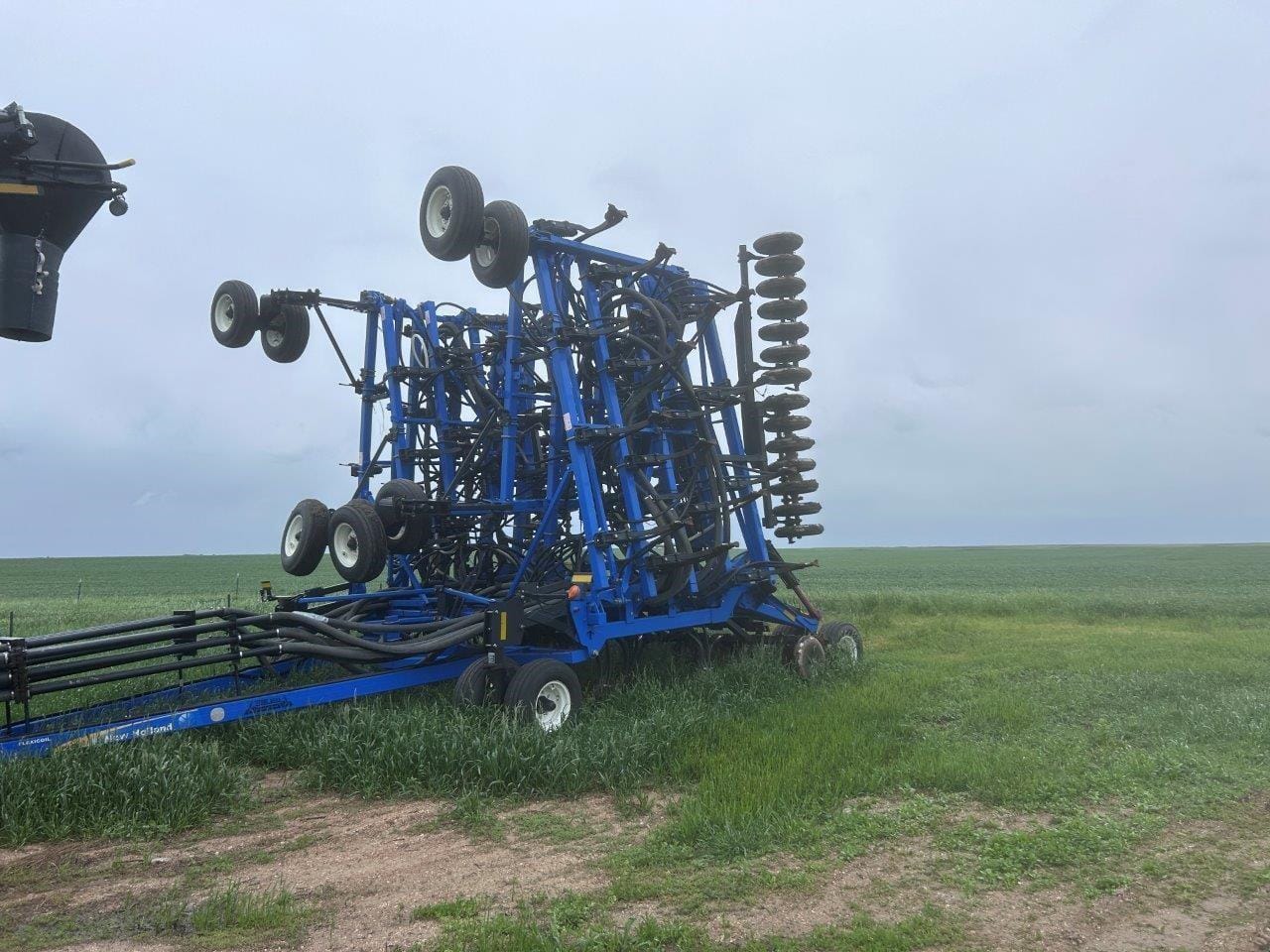 2012 New Holland P2050 Equipment Image0